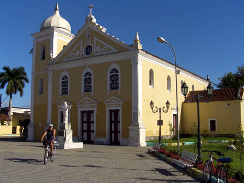 Catedral Santo Antônio - Inaugurada em 1750, a igreja é formada por nave e capela-mor, duas sacristias, corredores laterais, 